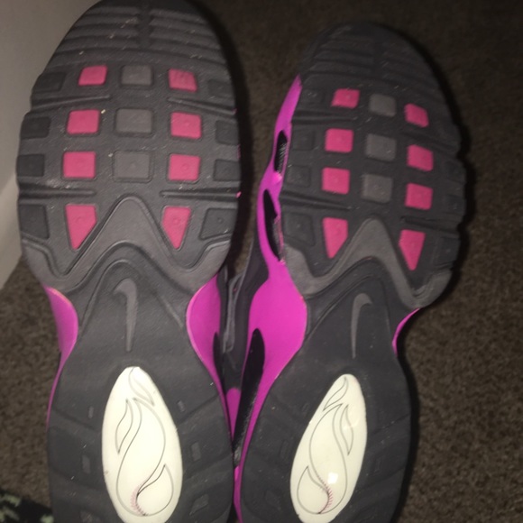 Nike Air Griffeys Size 6.5Y (Boys) - Picture 4 of 4